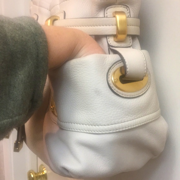 Beautiful “Vanilla” Sueded Leather Shoulder Bag - Picture 4 of 13
